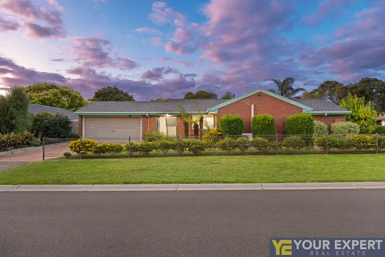 5 Lansell Drive, Cranbourne North VIC 3977