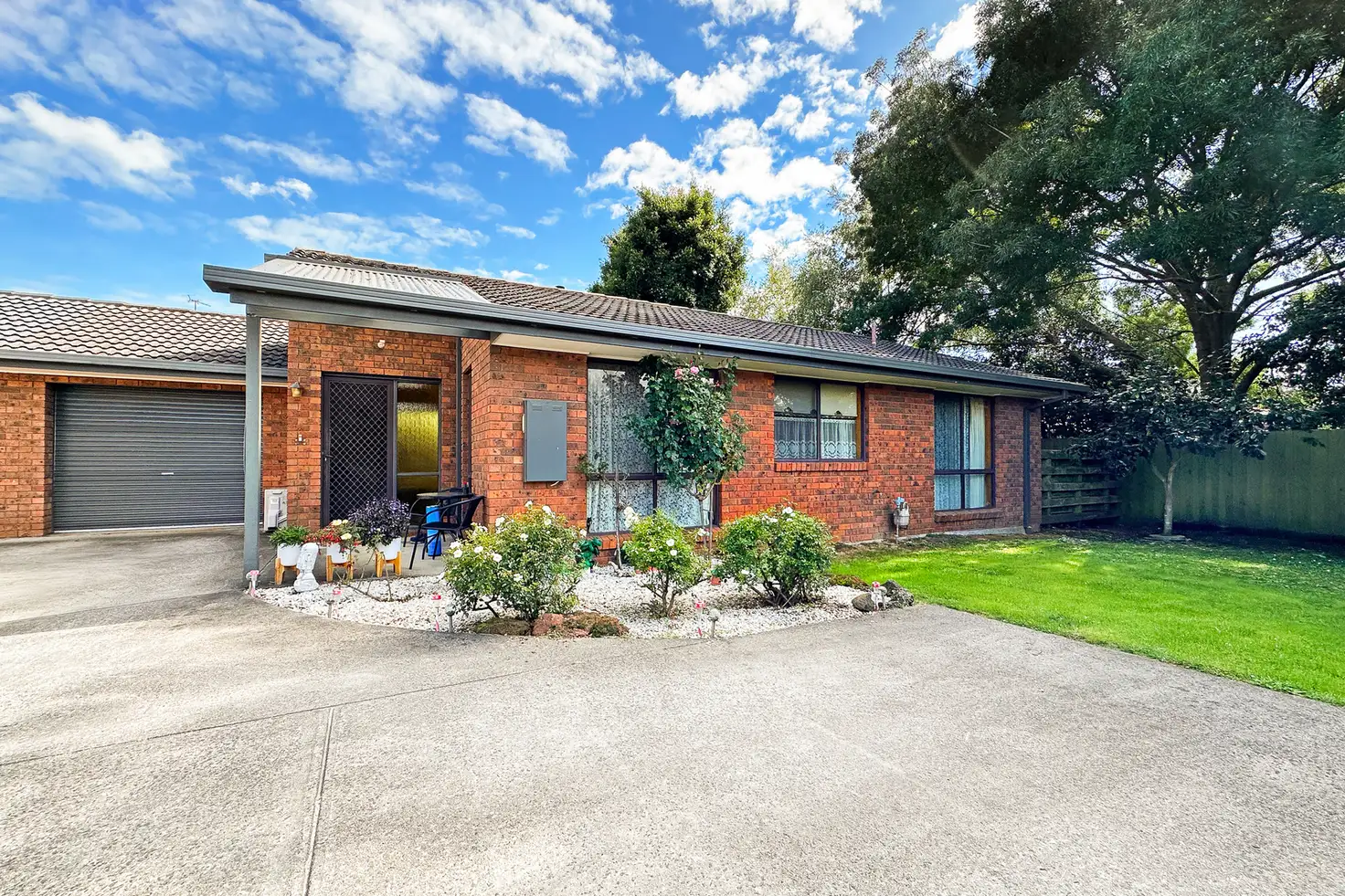 Main view of Homely unit listing, 2/4 Castlefield Court, Warragul VIC 3820
