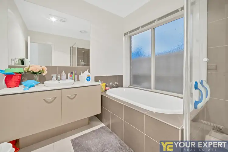 Fourth view of Homely house listing, 2 Florida Court, Berwick VIC 3806
