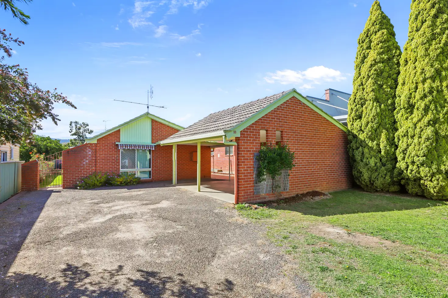 Main view of Homely unit listing, 2/18 Hercules Street, Tamworth NSW 2340