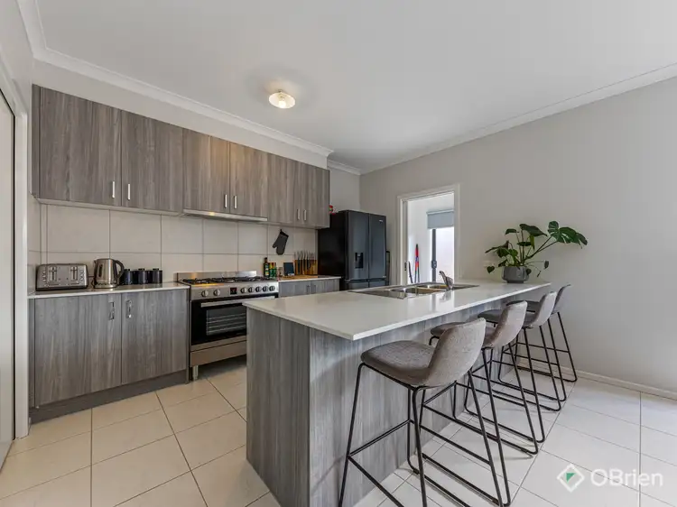 Fifth view of Homely house listing, 2 Bambury Close, Koo Wee Rup VIC 3981