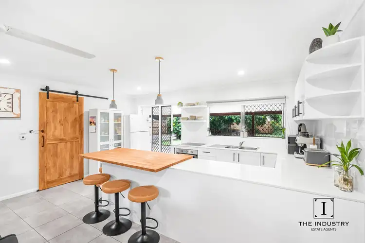 8 Banksia Close, Holloways Beach QLD 4878