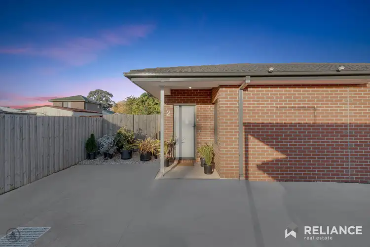 2/6 Gladstone Grove, Melton VIC 3337