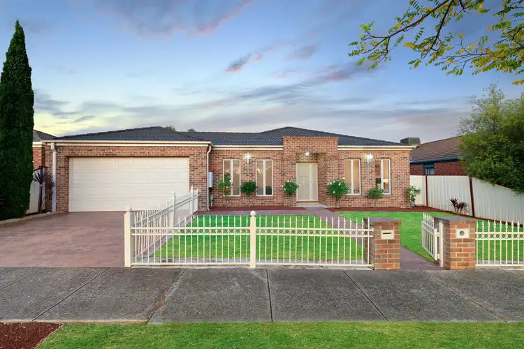 6 Glenelg Boulevard, Taylors Hill VIC 3037