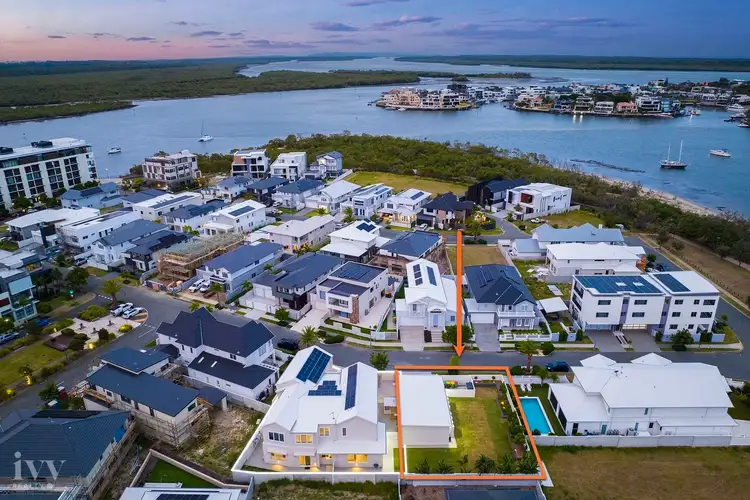 48 River Vista Way, Paradise Point QLD 4216