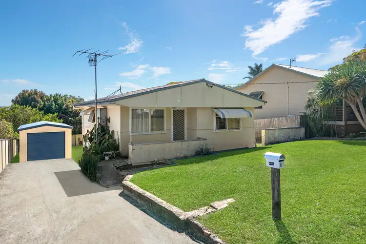10 Toongara Avenue, Bateau Bay NSW 2261