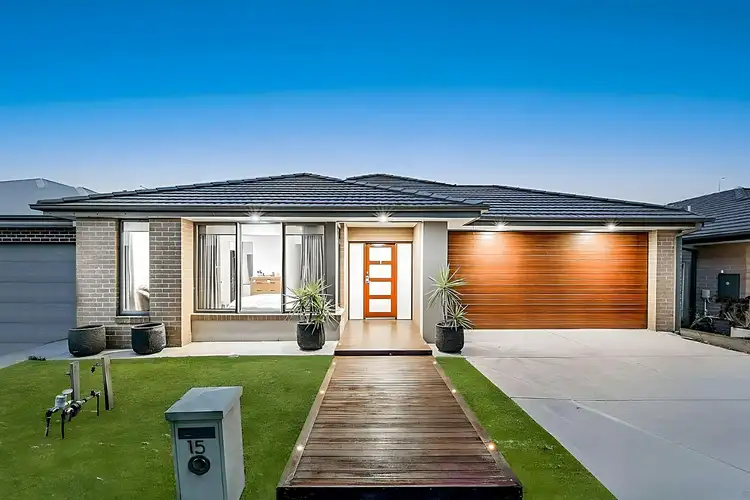 15 Stark Circuit, Cranbourne East VIC 3977