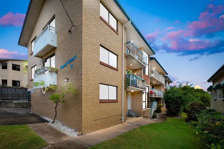 5/8 Baragoola Street, Coorparoo QLD 4151