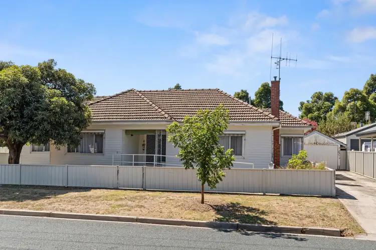 3 Chifley Avenue, Kangaroo Flat VIC 3555