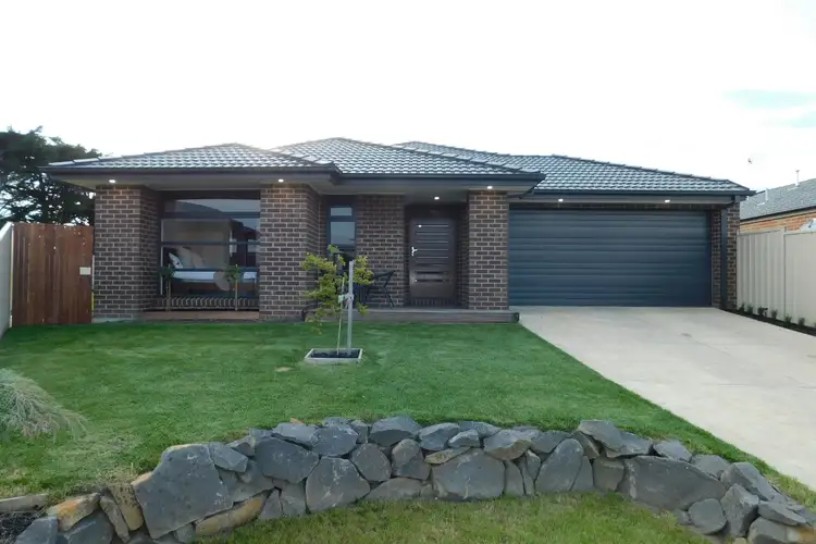 17 Bect Street, Sebastopol VIC 3356