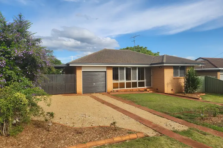 10 Hinton Street, Wilsonton QLD 4350