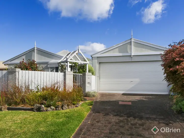 18 Schooner Terrace, Paynesville VIC 3880