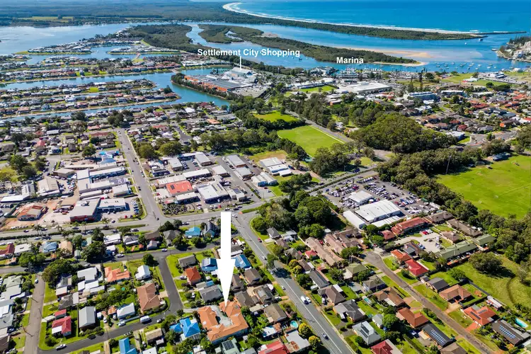Main view of Homely villa listing, 4/6 Roslyn Street, Port Macquarie NSW 2444