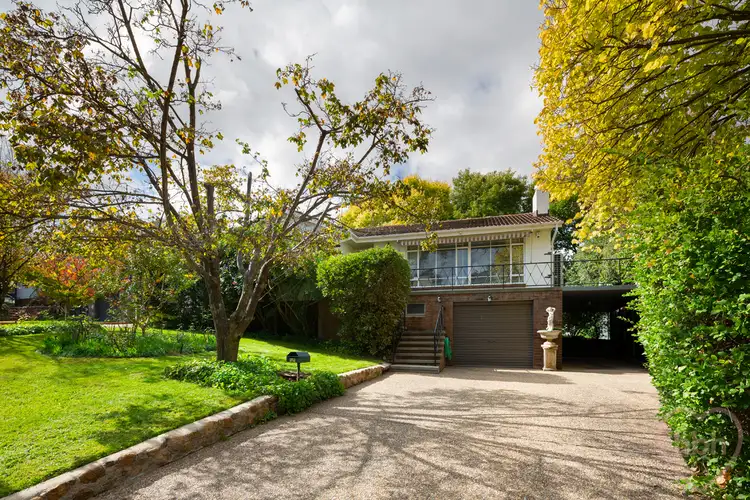 8 Tudor Place, Hughes ACT 2605