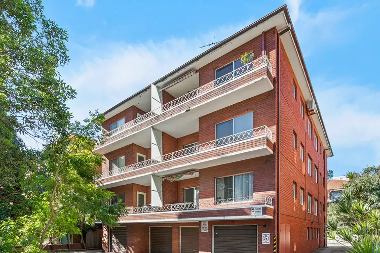 8/10 Queens Road