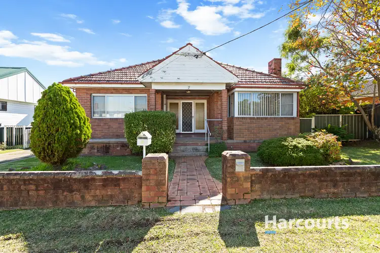 7 Lake Street, Warners Bay NSW 2282