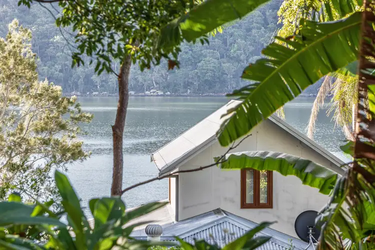 5 Neotsfield Avenue, Dangar Island NSW 2083