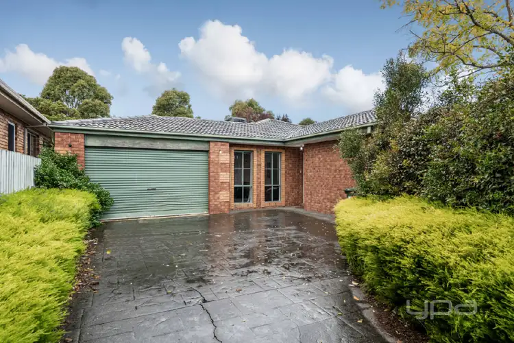 34 Edgecombe Way, Roxburgh Park VIC 3064