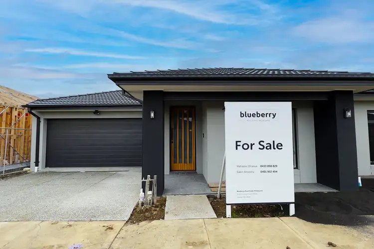 32 Madura Promenade, Mickleham VIC 3064