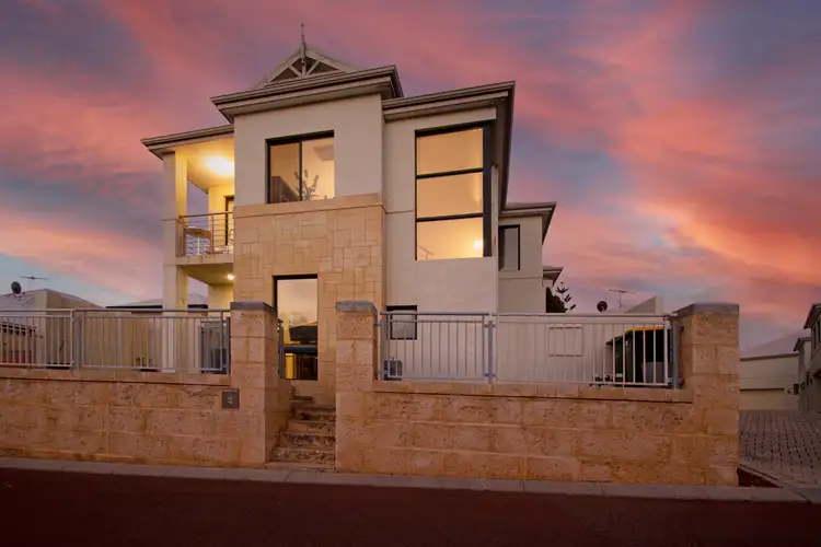 6 Lydney Lane, Mindarie WA 6030