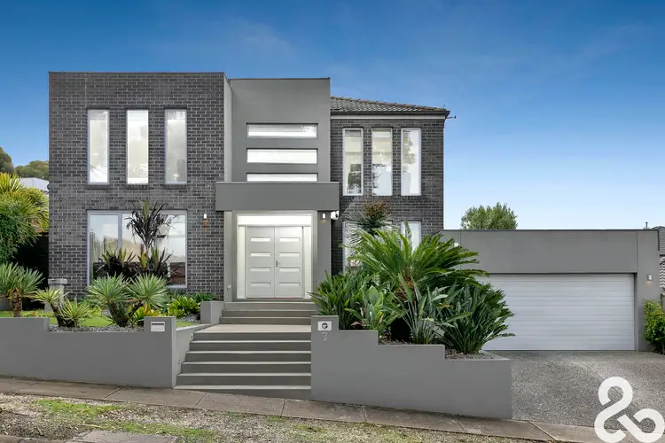 7 Strathoon Crescent, South Morang VIC 3752