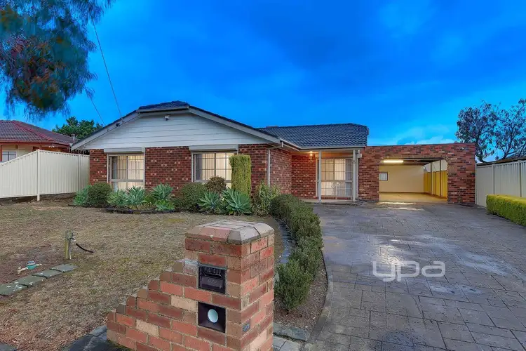 Second view of Homely house listing, 8 Alison Place, Attwood VIC 3049