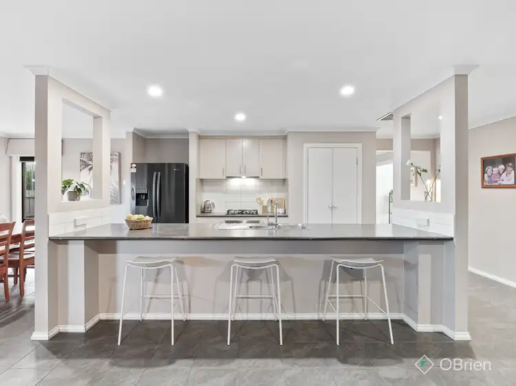 2 Venezia Way, Skye VIC 3977