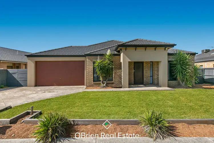 9 Mc Cubbin Avenue, Pakenham VIC 3810