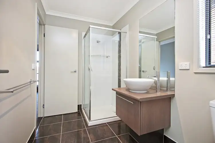 Fifth view of Homely house listing, 9 Highview Terrace, Kangaroo Flat VIC 3555