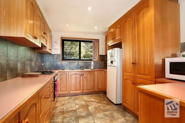 24 Innes Court, Berwick VIC 3806