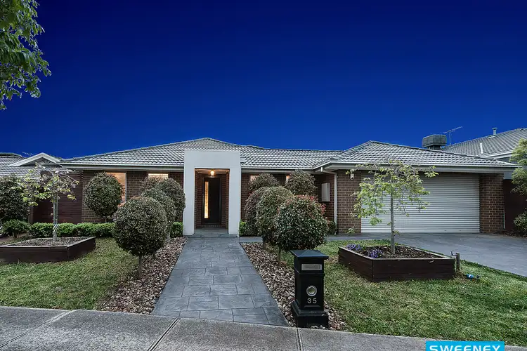 35 Lucas Terrace, Taylors Hill VIC 3037