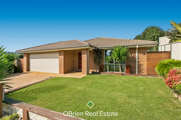 9 Lakeside Court, Drouin VIC 3818