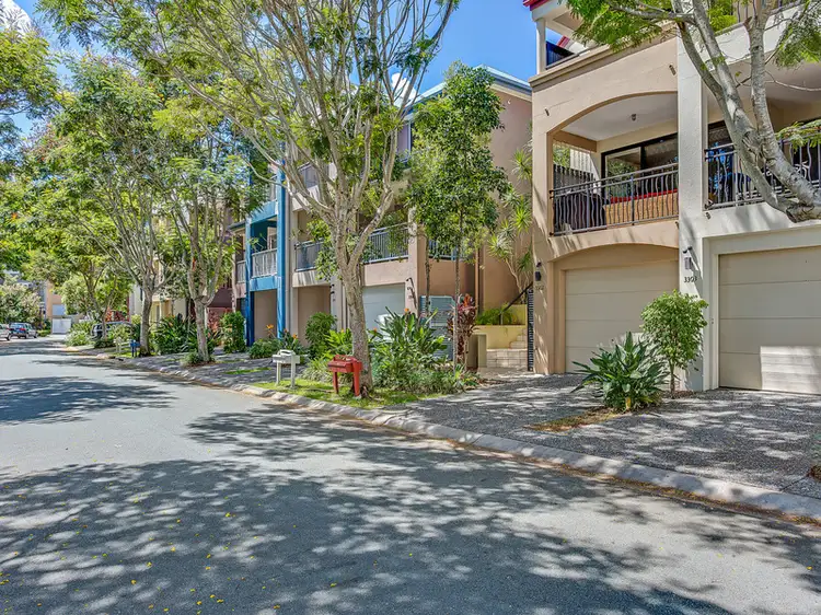3302 Central Place, Carrara QLD 4211