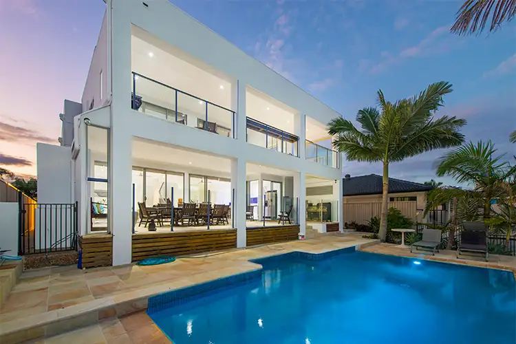 8 Helen Court, Broadbeach Waters QLD 4218