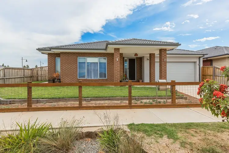 17 Eaglehawk Boulevard, Eynesbury VIC 3338