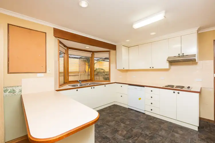 Sixth view of Homely house listing, 5 Robyn Court, Irymple VIC 3498