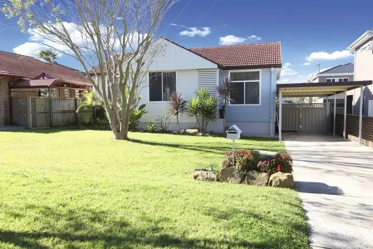 7 Matthews Avenue, East Hills NSW 2213