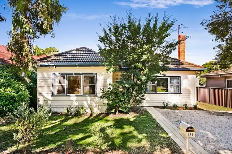 121 Havlin Street East, Flora Hill VIC 3550
