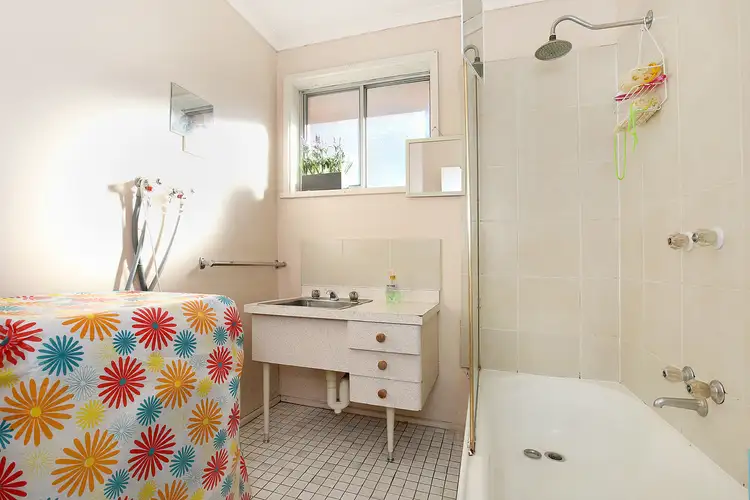 Sixth view of Homely unit listing, 1/72 Pine Street, Reservoir VIC 3073
