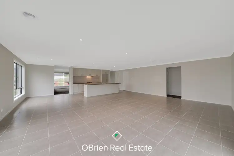 Fifth view of Homely house listing, 2 Water Cress Court, Drouin VIC 3818