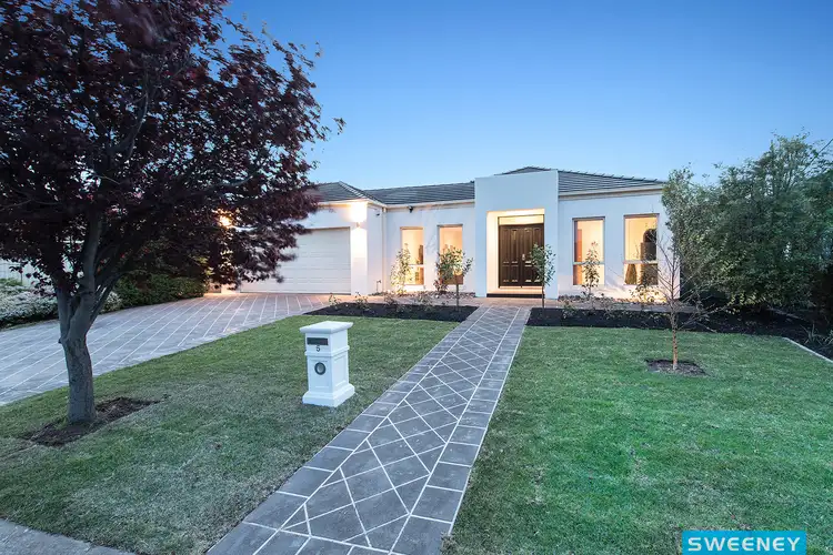 5 Sidney Place, Caroline Springs VIC 3023