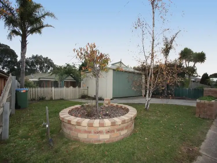 102 Clarendon Drive, Somerville VIC 3912