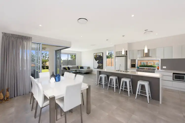7 Rowton Street, Holland Park QLD 4121