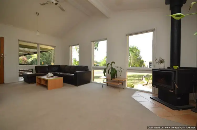 Third view of Homely house listing, 3 Kelsey Court, Bairnsdale VIC 3875