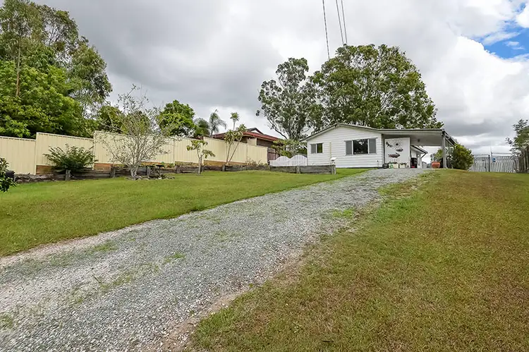9 Lima Street, Edens Landing QLD 4207