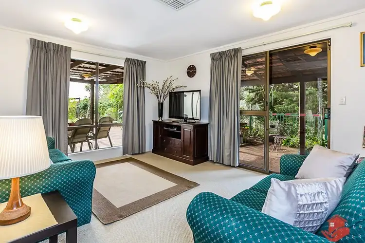 8 Anderson Place, Kelmscott WA 6111
