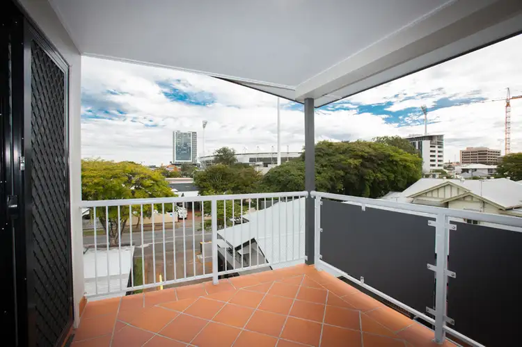 23/106 Linton Street