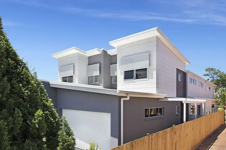 2/61 Albion Avenue, Miami QLD 4220