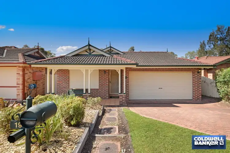 19 Como Court, Wattle Grove NSW 2173