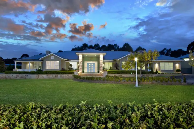 17 Twin Creeks Drive, Luddenham NSW 2745